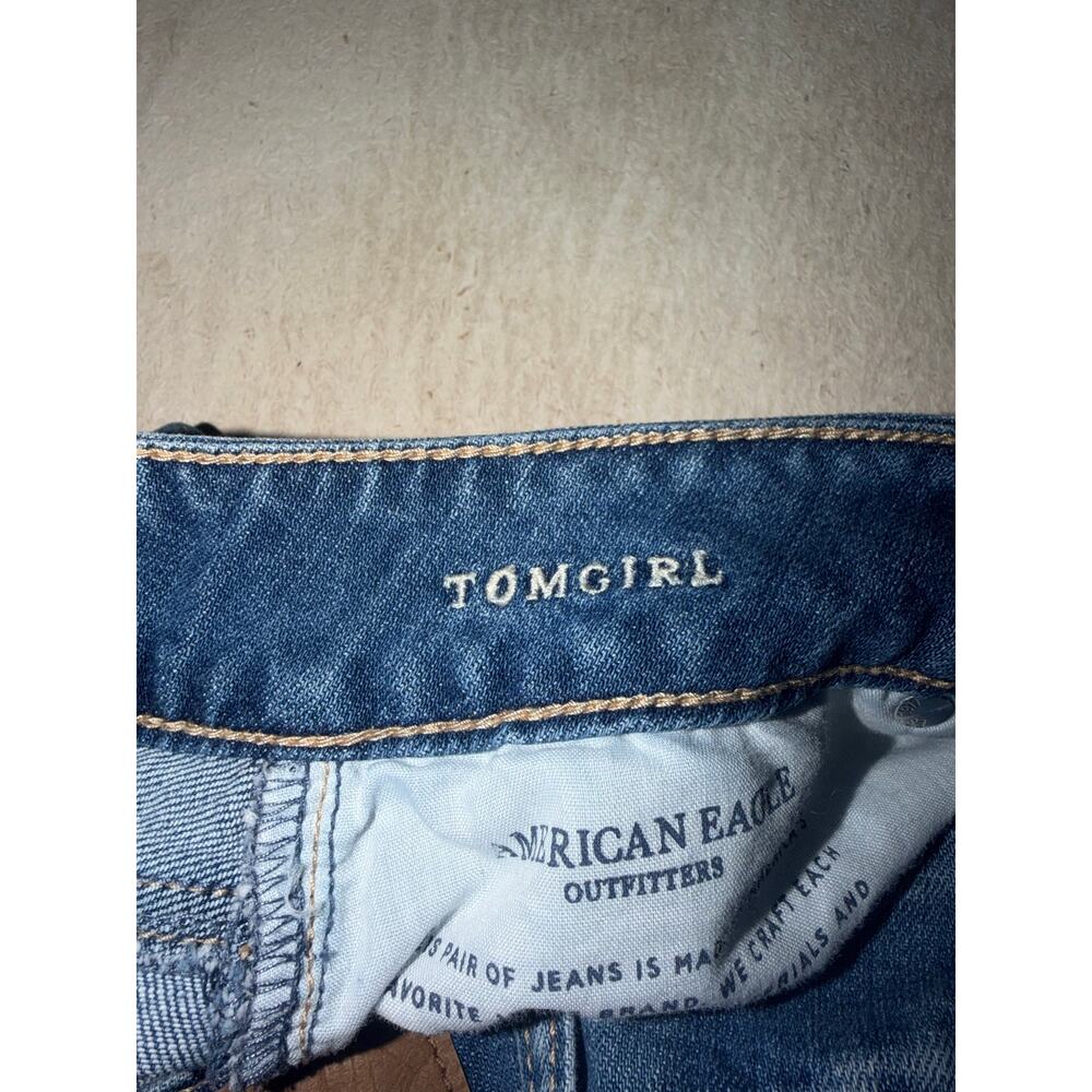 American Eagle women’s distressed tomgirl blue jeans - Picture 11 of 16